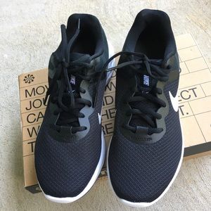 NWB Nike Revolution 6 Running Shoes